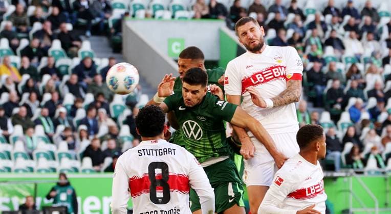 18 10 2025, Germany, Wolfsburg, Soccer Bundesliga, Season 2025 2026, VfL Wolfsburg vs VfB Stuttgart, right Jeff Chabot VfB