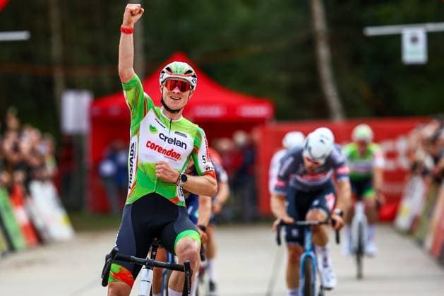 Belgian Toon Vandebosch celebrates as he crosses the finish line to win the men s elite race of the Exact Cross Essen, stage 2 (out of 7) in the Exact Cross cyclocross competition, Saturday 18 October 2025, in Essen. DAVIDxPINTENS  x137164403x