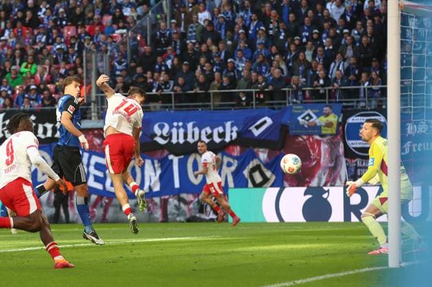 18 10 2025, xtgx, Fussball 1 Bundesliga, RB Leipzig Hamburger SV emspor, v l Christoph Baumgartner Leipzig, 14 schiesst Tor, schießt, Torschuetze, erzielt Tor, Treffer, scores the goal 1 0 DFL DFB REGULATIONS PROHIBIT ANY USE OF PHOTOGRAPHS as IMAGE SEQUENCES and or QUASI VIDEO Leipzig