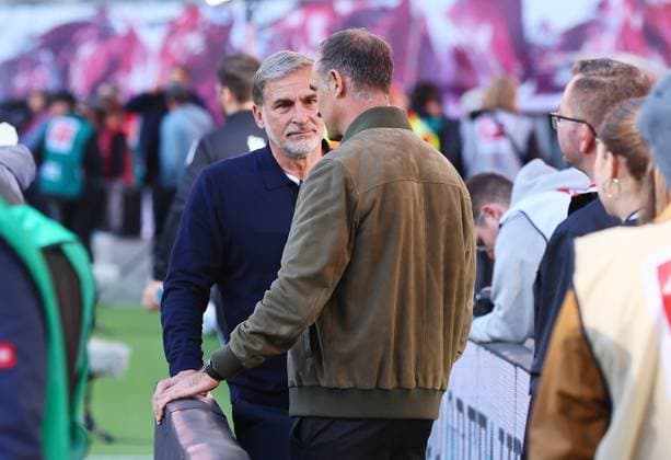 RB Leipzig Hamburg Bundesliga Leipzig, 18 10 2025, Red Bull Arena, Football, Bundesliga, Matchday 7 , RB Leipzig vs Hamburger SV , In the picture from l Stefan Kuntz HSV Chief Sports Officer and Oliver Mintzlaff Red Bull Chief CEO , Picture Point