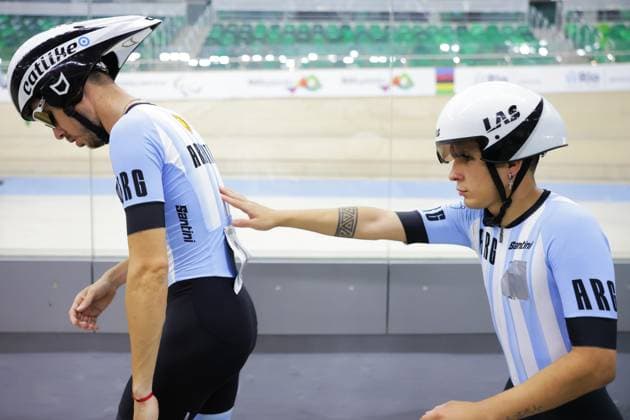 2025 UCI Para-Cycling Track World Championships Picture by Alex Whitehead SWpix.com - 18 10 2025 - Cycling - 2025 UCI Para-Cycling Track World Championships - Rio Olympic Velodrome, Rio de Janeiro, Brazil - MB Individual Pursuit Qualifying - Maximiliano Nicolas Perez Garcia (Argentina) piloted by Nestor William Quintero (Argentina) Copyright: x xSWpix.comx(t axPhotographyxHubxLtd)xAlexxWhitehead SWpix.comx SWP-3030-9980