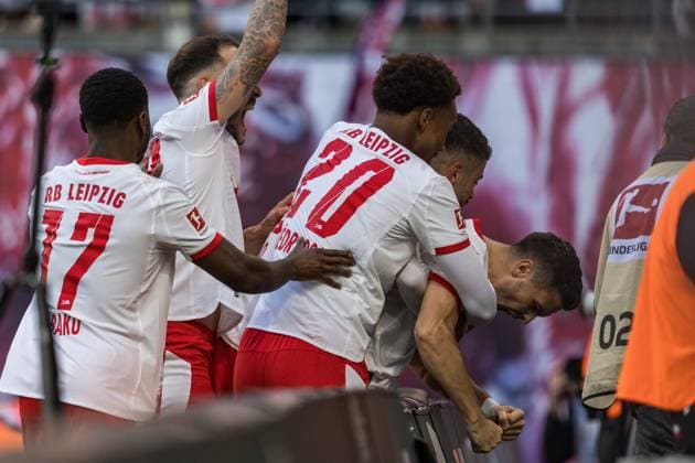 GER, Bundesliga, RB Leipzig Hamburger SV 18 10 2025, Red Bull Arena, Leipzig, GER, Bundesliga, RB Leipzig Hamburger SV Assan Ouedraogo RB Leipzig 20 cheers with Christoph Baumgartner RB Leipzig 14 Â nordphotoxGmbHxx xAlexanderxTrienitz nph00051