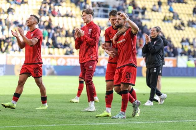3 Liga Alemannia Aachen FC Ingolstadt 04 victory jubilation joy players thank the fans Yannick Deichmann 20, FCI Jonas Scholz 15, FCI Frederik Christensen 11, FCI Marcel Costly 22, FCI 3 Liga FC Ingolstadt 04 season 2025 2026 Alemannia Aachen