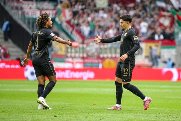 Cologne, Germany, 18 10 25 Han Noah Massengo FC Augsburg and Fabian Rieder FC Augsburg gestures, gestures during the 1 Bundesliga match between 1 FC Köln vs FC Augsburg at RheinEnergieStadion Cologne RheinEnergieStadion North Rhine Westphalia Germany Copyright: xBrauer-Fotoagenturx xAdrianxSchlx