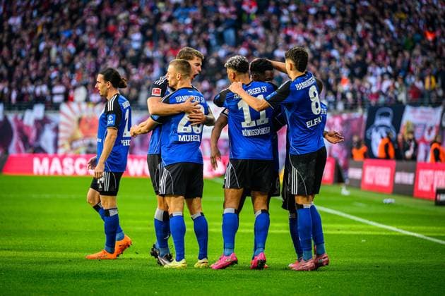 Soccer I Men I Season 2025 2026 I Bundesliga I Matchday 7 I RB Leipzig Hamburger SV I 18 10 2025 Albert Sambi Lokonga 6, Hamburger SV and Hamburger SV cheer for the goal Leipzig Red Bull Arena Saxony Germany Copyright: xLobecax xHenningxRohlfsx