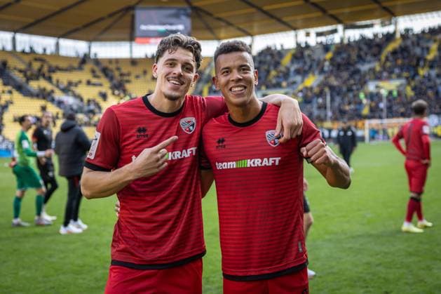 3 Liga Alemannia Aachen FC Ingolstadt 04 Victory Cheers Joy Players thank the fans Goalscorer Dennis Kaygin 10, FCI with Marcel Costly 22, FCI 3 Liga FC Ingolstadt 04 Season 2025 2026 Alemannia Aachen