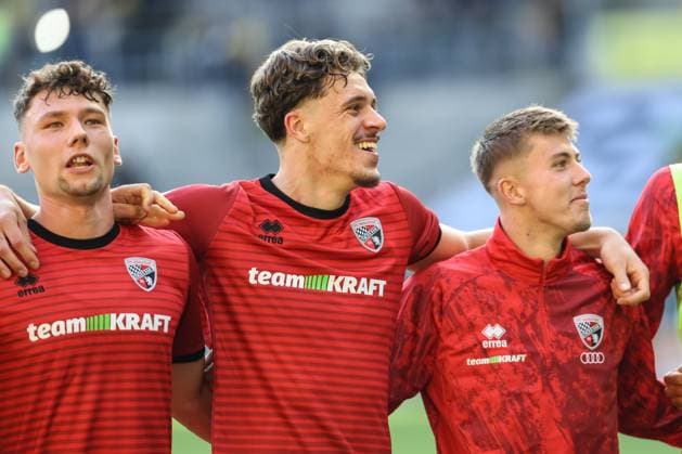 3 Liga Alemannia Aachen FC Ingolstadt 04 victory jubilation joy players thank the fans dance Mads Borchers 9, FCI Dennis Kaygin 10, FCI goal scorer Gustav Christensen 24, FCI 3 Liga FC Ingolstadt 04 season 2025 2026 Alemannia Aachen