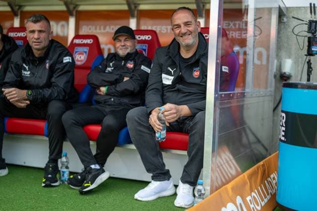 Frank Schmidt FC Heidenheim, Head Coach , Bernhard Raab FC Heidenheim, Co Coach , GER, 1 FC Heidenheim vs Werder Bremen, Football, Bundesliga, Matchday 7, Season 2025 2026, 18 10 2025, DFL DFB REGULATIONS PROHIBIT ANY USE OF PHOTOGRAPHS AS IMAGE SEQUENCES AND OR QUASI VIDEO, GER, 1 FC Heidenheim vs Werder Bremen, Football, Bundesliga, Matchday 7, Season 2025 2026, 18 10 2025 Heidenheim Copyright: xEibner-Pressefotox EP_EER