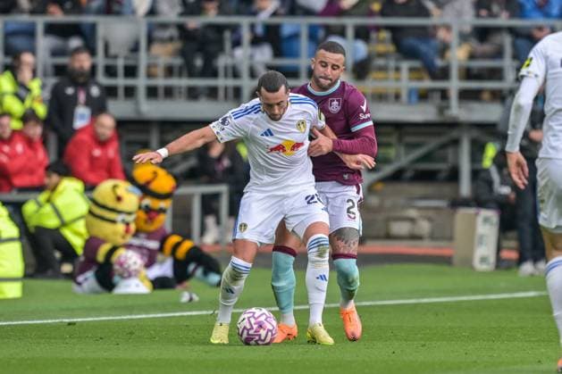 18th October 2025; Turf Moor, Burnley, Lancashire, England; Premier League Football, Burnley versus Leeds United; Kyle Walker of Burnley tussles with Jack Harrison of Leeds United for the ball  LeexDurkin