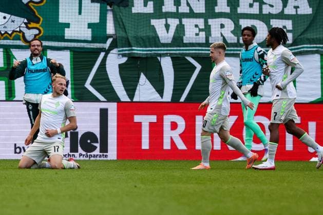 Marco Gruell 17 SV Werder Bremen cheers after the 0 1, with Romano Schmid 20 SV Werder Bremen , 1 FC Heidenheim 1846 vs SV Werder Bremen, DFL, Bundesliga, Saison 2025 2026, Voith Arena, Hinrunde, 7 Spieltag, 18 10 2025 DFB regulations prohibit any use of photographs as image sequences and or quasi video Heidenheim Baden Wuerttemberg Germany Copyright: xkolbert-press MartinxAgüerax