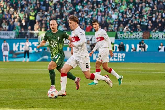 Angelo Stiller VfB Stuttgart 6 VfL Wolfsburg vs VfB Stuttgart, Soccer Bundesliga, BL, Buli, Season 2025 2026 18 10 2025 Press photo Jan Frederic Helbig VfL Wolfsburg vs VfB Stuttgart, Soccer Bundesliga, BL, Buli, Volkswagen Arena, 1 Bundesliga, Season 2025 2026, 18 10 2025 Wolfsburg Copyright: xEibner-Pressefoto Jan-FredericxHelbigx EP_JHG