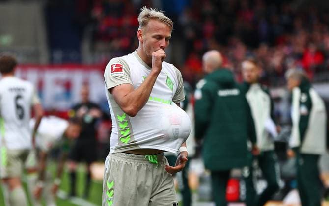 18 10 2025, xmohx, Soccer 1 Bundesliga, 1 FC Heidenheim SV Werder Bremen v l Bremen celebrates the 0 1 by Marco Grüll DFL DFB REGULATIONS PROHIBIT ANY USE OF PHOTOGRAPHS as IMAGE SEQUENCES and or QUASI VIDEO Heidenheim
