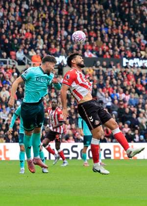 Sunderland v Wolverhampton Wanderers Premier League Omar Alderete of Sunderland (right) competes for the ball with Matt Doherty of Wolverhampton Wanderers during the Premier League match at the Stadium of Light, Sunderland UK Newspapers OUT Copyright: xFredxPalmerx FIL-22368-0125