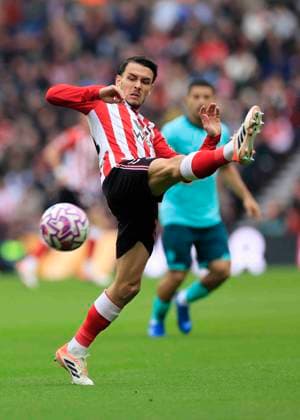 Sunderland v Wolverhampton Wanderers Premier League Enzo Le FŽe of Sunderland stretches to block a clearance during the Premier League match at the Stadium of Light, Sunderland UK Newspapers OUT Copyright: xFredxPalmerx FIL-22368-0126