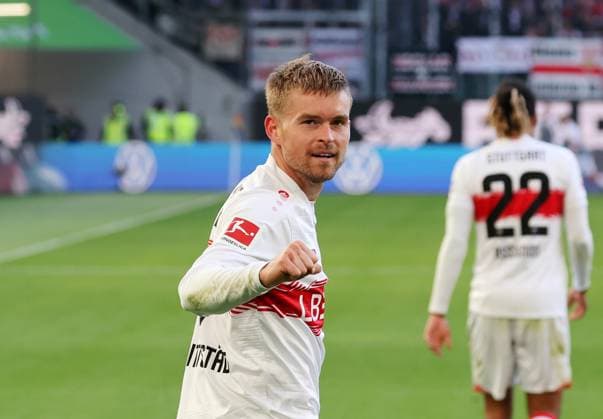 18 10 2025, Germany, Wolfsburg, Soccer Bundesliga, Season 2025 2026, VfL Wolfsburg vs VfB Stuttgart, Cheering after the 0 2 goal, Scorer Maximilian Mittelstädt VfB