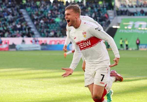 18 10 2025, Germany, Wolfsburg, Soccer Bundesliga, Season 2025 2026, VfL Wolfsburg vs VfB Stuttgart, Cheering after the 0 2 goal, Scorer Maximilian Mittelstädt VfB