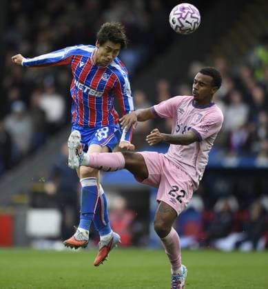Daichi Kamada of Crystal Palace in action with Junior Kroupi of AFC Bournemouth Crystal Palace v AFC Bournemouth, Premier League, Football, Selhurst Park, London, UK - 18 Oct 2025London Selhurst Park United Kingdom EDITORIAL USE ONLY No use with unauthorised audio, video, data, fixture lists, club league logos or live services. Online in-match use limited to 120 images, no video emulation. No use in betting, games or single club league player publications.  Copyright: xAlanxWalter Shutterstockx 15544975av