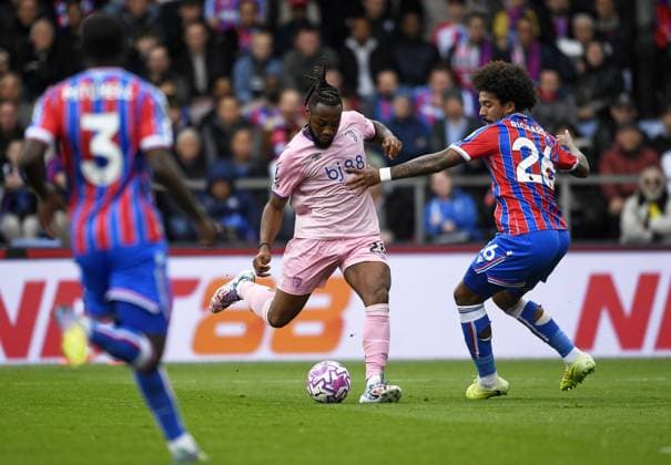 Antoine Semenyo of AFC Bournemouth in action with Chris Richards of Crystal Palace Crystal Palace v AFC Bournemouth, Premier League, Football, Selhurst Park, London, UK - 18 Oct 2025London Selhurst Park United Kingdom EDITORIAL USE ONLY No use with unauthorised audio, video, data, fixture lists, club league logos or live services. Online in-match use limited to 120 images, no video emulation. No use in betting, games or single club league player publications.  Copyright: xAlanxWalter Shutterstockx 15544975aw