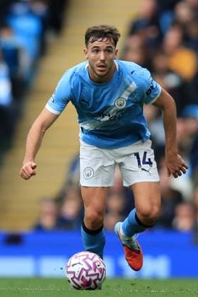 18th October 2025; Etihad Stadium, Manchester, Lancashire, England; Premier League Football, Manchester City versus Everton; Nico Gonzales of Manchester City looks for a team mate  DxB