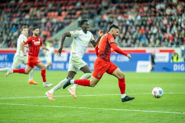 Marnon Busch FC Heidenheim, 02 , GER, 1 FC Heidenheim vs Werder Bremen, Football, Bundesliga, Matchday 7, Season 2025 2026, 18 10 2025, DFL DFB REGULATES PROHIBIT ANY USE OF PHOTOGRAPHS AS IMAGE SEQUENCES AND OR QUASI VIDEO, GER, 1 FC Heidenheim vs Werder Bremen, Football, Bundesliga, Matchday 7, Season 2025 2026, 18 10 2025 Heidenheim Copyright: xEibner-Pressefotox EP_EER
