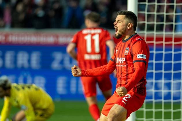 Goal for 1 1 by Stefan Schimmer FC Heidenheim, 09 , with Marnon Busch FC Heidenheim, 02 GER, 1 FC Heidenheim vs Werder Bremen, Football, Bundesliga, Matchday 7, Season 2025 2026, 18 10 2025, DFL DFB REGULATIONS PROHIBIT ANY USE OF PHOTOGRAPHS AS IMAGE SEQUENCES AND OR QUASI VIDEO, GER, 1 FC Heidenheim vs Werder Bremen, Football, Bundesliga, Matchday 7, Season 2025 2026, 18 10 2025 Heidenheim Copyright: xEibner-Pressefotox EP_EER