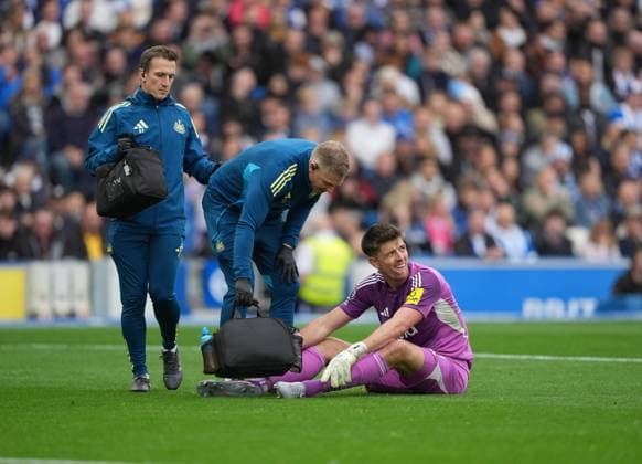 Nick Pope of Newcastle United receives treatment. Brighton and Hove Albion v Newcastle United, Premier League, Football, American Express Community Stadium, Brighton, UK - 18 Oct 2025Brighton American Express Community Stadi United Kingdom EDITORIAL USE ONLY No use with unauthorised audio, video, data, fixture lists, club league logos or live services. Online in-match use limited to 120 images, no video emulation. No use in betting, games or single club league player publications.  Copyright: xSeanxRyan Shutterstockx 15544971ac