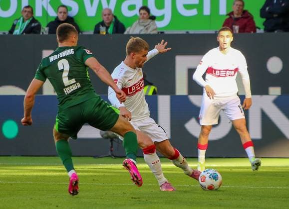 Germany Bundesliga 2025 26, 7 Matchday VfL Wolfsburg vs VfB Stuttgart Volkswagen Arena Wolfsburg Maximilian Mittelstädt Maximilian Mittelstadt VfB Stuttgart, 7 Kilian Fischer VfL Wolfsburg, 2 Copyright: xAymanxAlahmedx