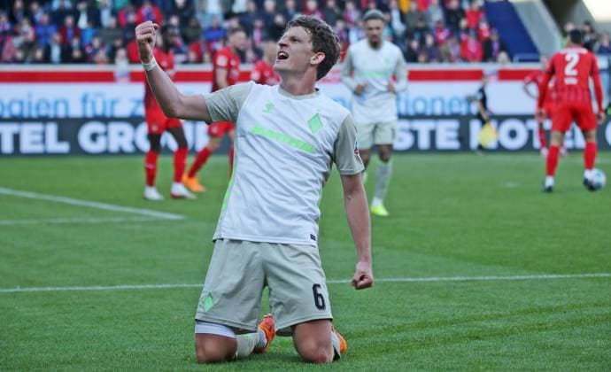 18 10 2025, xmohx, Soccer 1 Bundesliga, 1 FC Heidenheim SV Werder Bremen v l Bremen celebrates the 1 2 by Jens Stage DFL DFB REGULATIONS PROHIBIT ANY USE OF PHOTOGRAPHS as IMAGE SEQUENCES and or QUASI VIDEO Heidenheim