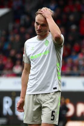 18 10 2025, xmohx, Soccer 1 Bundesliga, 1 FC Heidenheim SV Werder Bremen v l Amos Pieper SV Werder Bremen Disappointed, sad, frustrated DFL DFB REGULATIONS PROHIBIT ANY USE OF PHOTOGRAPHS as IMAGE SEQUENCES and or QUASI VIDEO Heidenheim