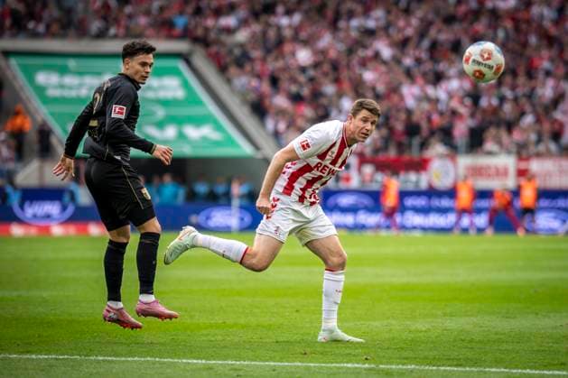 KOELN, GERMANY - OCTOBER 18: Dominique Heintz (1. FC Koeln, 3) heads the ball during the Bundesliga match between 1. FC Koeln vs. FC Augsburg at the Rheinenergie-Stadion on matchday 7 of the 1. Bundesliga on October 18, 2025 in Koeln, Germany. DFL REGULATIONS PROHIBIT ANY USE OF PHOTOGRAPHS AS IMAGE SEQUENCES AND OR QUASI-VIDEO. Nordrhein-Westfalen Germany Copyright: xBEAUTIFULxSPORTS AxelxKohringx