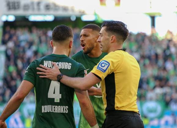 Germany Bundesliga 2025 26, Matchday 7 VfL Wolfsburg vs VfB Stuttgart Volkswagen Arena Wolfsburg Referee Florian Badstübner Konstantinos Koulierakis VfL Wolfsburg, 4 Copyright: xAymanxAlahmedx