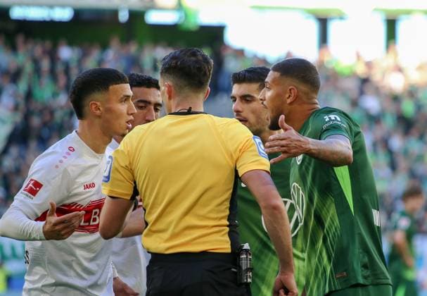 Germany Bundesliga 2025 26, Matchday 7 VfL Wolfsburg vs VfB Stuttgart Volkswagen Arena Wolfsburg Referee Florian Badstübner Konstantinos Koulierakis VfL Wolfsburg, 4 Bilal El Khannouss VfB Stuttgart, 11 Copyright: xAymanxAlahmedx