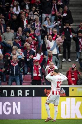 1 FC Koeln vs FC Augsburg, 18 10 2025 KOELN, GERMANY OCTOBER 18 Said el Mala 1 FC Koeln, 13 is celebrating with the fans after his 1 1 goal during the Bundesliga match between 1 FC Koeln vs FC Augsburg at the Rheinenergie Stadion on matchday 7 of the 1 Bundesliga on October 18, 2025 in Koeln, Germany DFL REGULATIONS PROHIBIT ANY USE OF PHOTOGRAPHS AS IMAGE SEQUENCES AND OR QUASI VIDEO Copyright: xBEAUTIFULxSPORTS AxelxKohringx