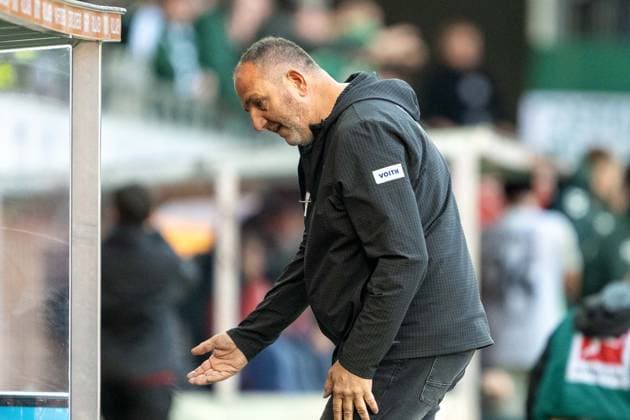 Frank Schmidt FC Heidenheim, head coach is disappointed, dissatisfied after goal to 1 2 by Jens Stage SV Werder Bremen, 06 , GER, 1 FC Heidenheim vs Werder Bremen, Football, Bundesliga, Matchday 7, Season 2025 2026, 18 10 2025, DFL DFB REGULATES PROHIBIT ANY USE OF PHOTOGRAPHS AS IMAGE SEQUENCES AND OR QUASI VIDEO, GER, 1 FC Heidenheim vs Werder Bremen, Football, Bundesliga, Matchday 7, Season 2025 2026, 18 10 2025 Heidenheim Copyright: xEibner-Pressefotox EP_EER