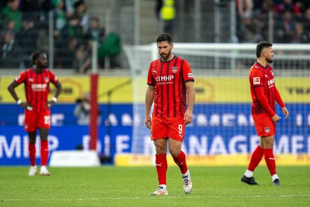Omar Haktab Traore FC Heidenheim, 23 , Stefan Schimmer FC Heidenheim, 09 , Marnon Busch FC Heidenheim, 02 are disappointed, dissatisfied, negative emotions after goal to 1 2 by Jens Stage SV Werder Bremen, 06 , GER, 1 FC Heidenheim vs Werder Bremen, Football, Bundesliga, Matchday 7, Season 2025 2026, 18 10 2025, DFL DFB REGULATIONS PROHIBIT ANY USE OF PHOTOGRAPHS AS IMAGE SEQUENCES AND OR QUASI VIDEO, GER, 1 FC Heidenheim vs Werder Bremen, Football, Bundesliga, Matchday 7, Season 2025 2026, 18 10 2025 Heidenheim Copyright: xEibner-Pressefotox EP_EER