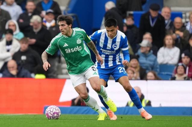 Sandro Tonali of Newcastle United and Diego Gomez of Brighton & Hove Albion. Brighton and Hove Albion v Newcastle United, Premier League, Football, American Express Community Stadium, Brighton, UK - 18 Oct 2025Brighton American Express Community Stadi United Kingdom EDITORIAL USE ONLY No use with unauthorised audio, video, data, fixture lists, club league logos or live services. Online in-match use limited to 120 images, no video emulation. No use in betting, games or single club league player publications.  Copyright: xSeanxRyan Shutterstockx 15544971ae