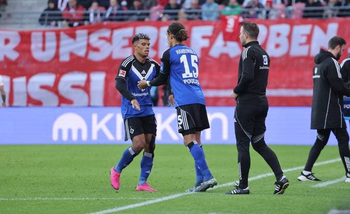 Substitution Yussuf Poulsen, Substitution Ransford Königsdörffer Sport Football Soccer DFL Bundesliga Men 7 Matchday Season 2025 2026 18 10 2025 Rasen Ballsport RB Leipzig RBL vs Hamburger SV HSV in der RedBull Arena DFL regulations prohibit any use of photographs as image sequences and or quasi video