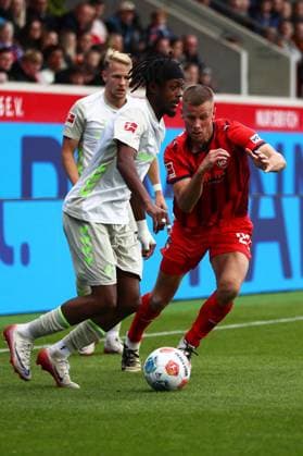 18 10 2025, xmohx, Soccer 1 Bundesliga, 1 FC Heidenheim SV Werder Bremen v l Samuel Mbangula SV Werder Bremen Andreas Beck 1 FC Heidenheim Marco Grüll SV Werder Bremen Zweikampf, Aktion, action, battle for the ball DFL DFB REGULATIONS PROHIBIT ANY USE OF PHOTOGRAPHS as IMAGE SEQUENCES and or QUASI VIDEO Heidenheim