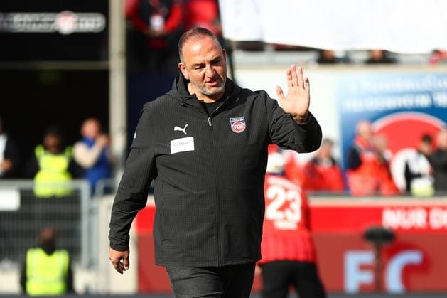 18 10 2025, xmohx, Soccer 1 Bundesliga, 1 FC Heidenheim SV Werder Bremen v l Coach Frank Schmidt 1 FC Heidenheim DFL DFB REGULATIONS PROHIBIT ANY USE OF PHOTOGRAPHS as IMAGE SEQUENCES and or QUASI VIDEO Heidenheim