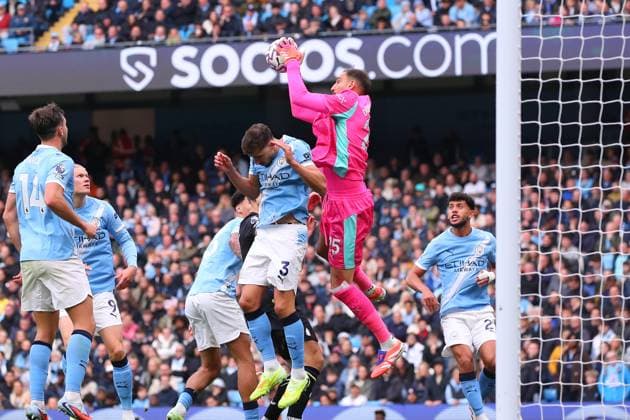 Manchester City v Everton, Premier League Gianluigi Donnarumma of Manchester City makes a save during the Manchester City v Everton Premier League match at the Etihad Stadium, Manchester, England on 18 October 2025 Credit: Ryan Crockett Every Second Media Editorial use only. All images are copyright Every Second Media Limited. No images may be reproduced without prior permission. All rights reserved. Premier League and Football League images are subject to licensing agreements with Football DataCo Limited. see https: www.football-dataco.com Copyright: xIMAGO EveryxSecondxMediax ESM-1625-0062 RyanxCrockettx xEveryxSecondxMediax