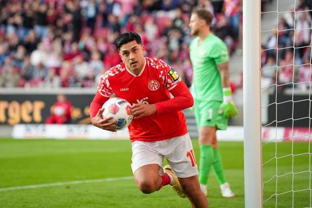 Soccer Bundesliga, Matchday 7, 1 FSV Mainz 05 Bayer 04 Leverkusen on 18 10 2025 in Mainz MEWA ARENA , Germany, Season 2025 2026 DFL REGULATIONS PROHIBIT ANY USE OF PHOTOGRAPHS AS IMAGE SEQUENCES AND OR QUASI VIDEO Nadiem Amiri 10, FSV converts a foul penalty Mainz MEWA ARENA Germany Copyright: xChristophxKinzingerx