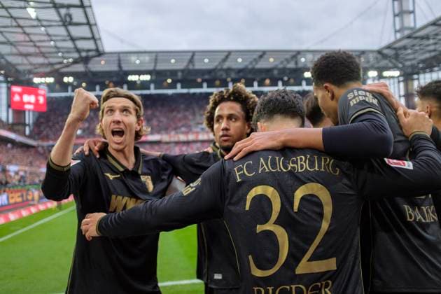 Celebration FC Augsburg around goal scorer Fabian Rieder Nr 32 FC Augsburg after his goal to 0 1, f l Kristijan Jakic FC Augsburg , Han Noah Massengo FC Augsburg , Fabian Rieder FC Augsburg , Noahkai Banks FC Augsburg Soccer 1 Bundesliga, 7 Matchday, 1 FC Koeln FC Augsburg, on 18 10 2025 in Koeln Germany DFL regulations prohibit any use of photographs as image sequences and or quasi video Â