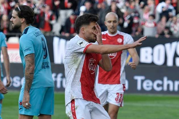 Ahmet Arslan Essen 6 cheers after scoring 1 0 18 10 2025 Soccer Rot Weiss Essen vs Victoria Koeln, Stadion Essen, Essen, DFB DFL REGULATIONS PROHIBIT ANY USE OF PHOTOGRAPHS AS IMAGE SEQUENCES AND OR QUASI VIDEO Copyright: xpepphotox xSaschaxWeizx pep00321, pep_20251018_hm_21988