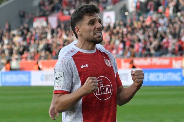 Ahmet Arslan Essen 6 cheers after scoring 1 0 18 10 2025 Soccer Rot Weiss Essen vs Victoria Koeln, Stadion Essen, Essen, DFB DFL REGULATIONS PROHIBIT ANY USE OF PHOTOGRAPHS AS IMAGE SEQUENCES AND OR QUASI VIDEO Copyright: xpepphotox xSaschaxWeizx pep00321, pep_20251018_hm_22032