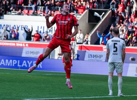 Jonas Foehrenbach 19 1FC Heidenheim 1846 celebrates after his goal for 2 2, 1 FC Heidenheim 1846 vs SV Werder Bremen, DFL, Bundesliga, Saison 2025 2026, Voith Arena, Hinrunde, 7 Spieltag, 18 10 2025 DFB regulations prohibit any use of photographs as image sequences and or quasi video Heidenheim Baden Wuerttemberg Germany Copyright: xkolbert-press MartinxAgüerax