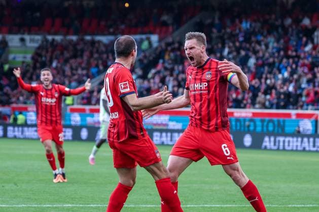 Jonas Foehrenbach 19 1FC Heidenheim 1846 celebrates after his goal for 2 2, cheers with Patrick Mainka 6 1FC Heidenheim 1846 , 1 FC Heidenheim 1846 vs SV Werder Bremen, DFL, Bundesliga, Saison 2025 2026, Voith Arena, Hinrunde, 7 Spieltag, 18 10 2025 DFB regulations prohibit any use of photographs as image sequences and or quasi video Heidenheim Baden Wuerttemberg Germany Copyright: xkolbert-press MartinxAgüerax