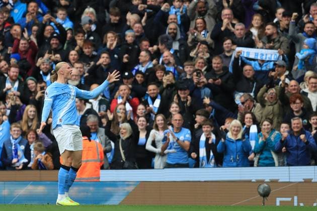 18th October 2025; Etihad Stadium, Manchester, Lancashire, England; Premier League Football, Manchester City versus Everton; Erling Haaland of Manchester City celebrates after scoring with a header for 1-0 after 58 minutes  DxB