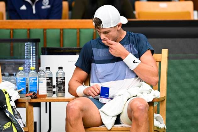 STOCKHOLM, SWEDEN 20251018 Denmarks Holger Rune takes a tablet in the semi-final against Frances Ugo Humbert during the BNP Paribas Nordic Open tennis tournament at the Kungliga tennishallen STOCKHOLM SWEDEN x10040x  Copyright: xAndersxWiklund TTx TENNIS NORDIC OPEN