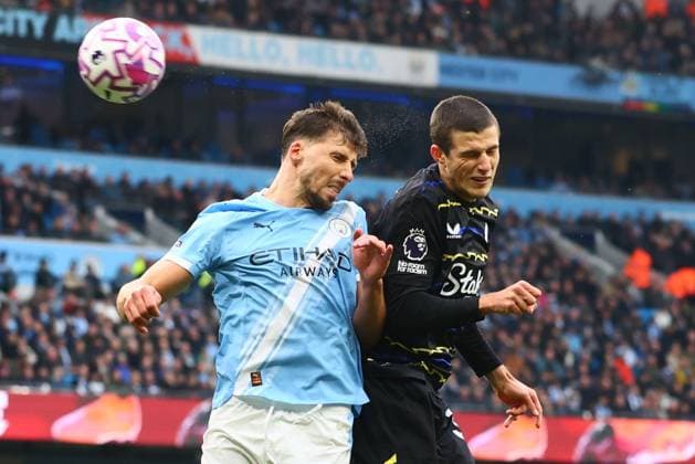 Merlin Röhl of Everton heads at goal Manchester City v Everton, Premier League, Football, Etihad Stadium, Manchester, UK - 18 Oct 2025Manchester Etihad Stadium United Kingdom EDITORIAL USE ONLY No use with unauthorised audio, video, data, fixture lists, club league logos or live services. Online in-match use limited to 120 images, no video emulation. No use in betting, games or single club league player publications.  Copyright: xPaulxCurrie Shutterstockx 15544977da