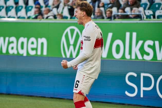 Angelo Stiller VfB Stuttgart 6 Goal shot Goal celebration goal VfL Wolfsburg vs VfB Stuttgart, Soccer Bundesliga, BL, Buli, Season 2025 2026 18 10 2025 Press photo Jan Frederic Helbig VfL Wolfsburg vs VfB Stuttgart, Soccer Bundesliga, BL, Buli, Volkswagen Arena, 1 Bundesliga, Season 2025 2026, 18 10 2025 Wolfsburg Copyright: xEibner-Pressefoto Jan-FredericxHelbigx EP_JHG